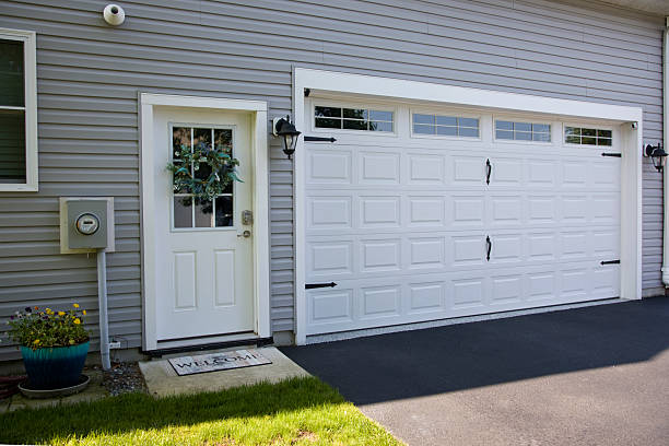 24/7 Emergency Garage Door Panel Replacement experts in Lake St. Louis, MO